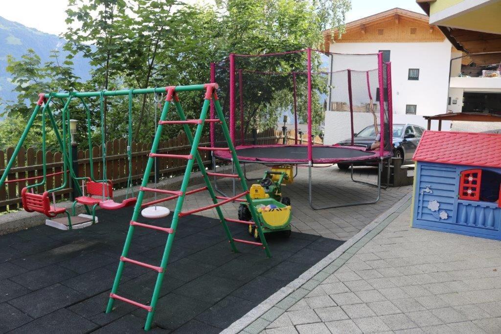 Landhaus Katharina Bis 12 Personen Mit Saunachalet Und Blick Auf Die Bergwelt Des Zillertals Hippach Exterior foto