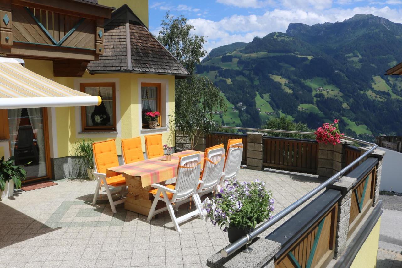 Landhaus Katharina Bis 12 Personen Mit Saunachalet Und Blick Auf Die Bergwelt Des Zillertals Hippach Exterior foto