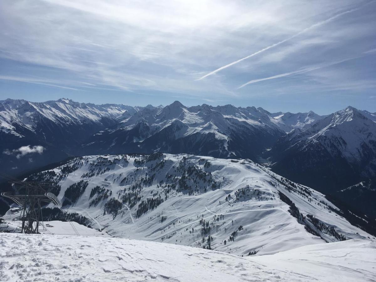 Landhaus Katharina Bis 12 Personen Mit Saunachalet Und Blick Auf Die Bergwelt Des Zillertals Hippach Exterior foto