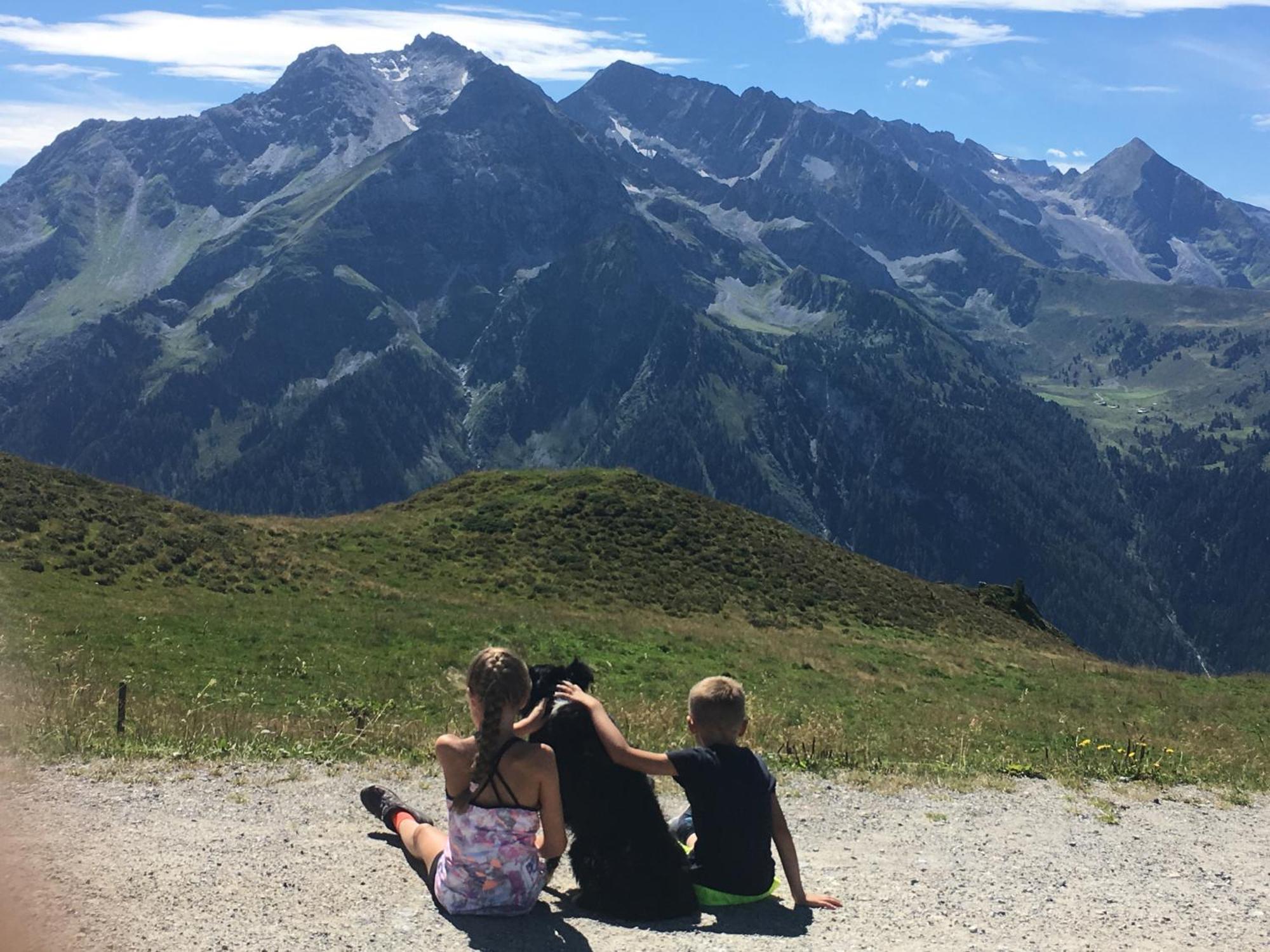 Landhaus Katharina Bis 12 Personen Mit Saunachalet Und Blick Auf Die Bergwelt Des Zillertals Hippach Exterior foto